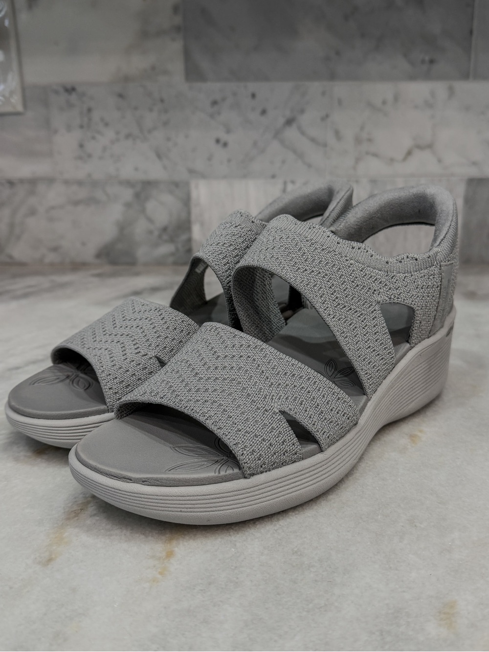 Skechers Women’s Pier Lite Gray Hands Free Slip Ins Sandal Sz 7.5